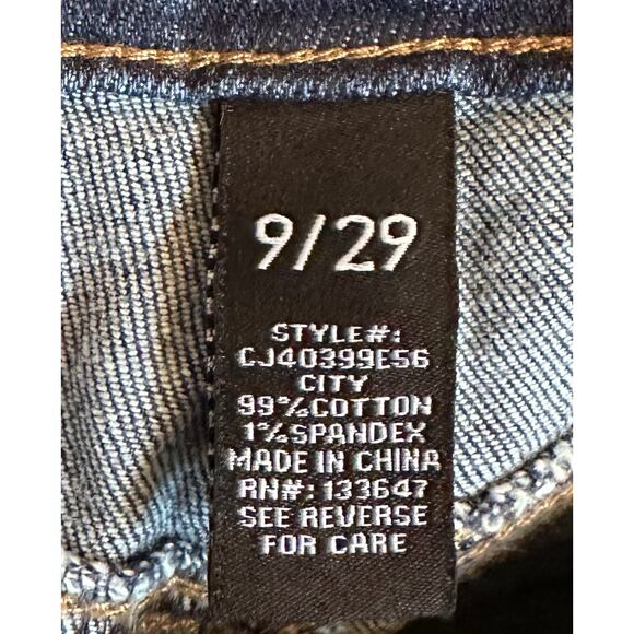 Fashion Nova Classic Blue Cropped Jeans. - Picture 8 of 8